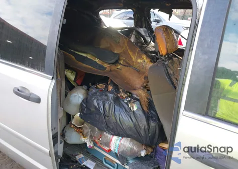 2010 Volkswagen Routan S z USA, uszkodzony, nr VIN 2V4RW4D17AR406760